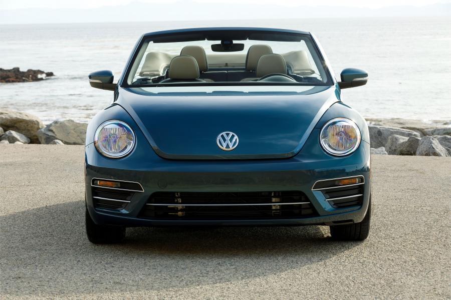  Volkswagen Beetle Turbo Convertible 2016 года  (NA) (фото 4 из 15)